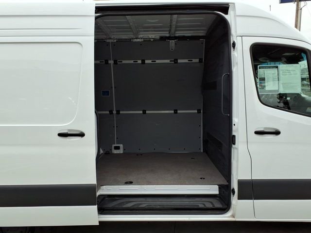 Used 2025 Arctic White Mercedes-Benz M2CA4S image 23