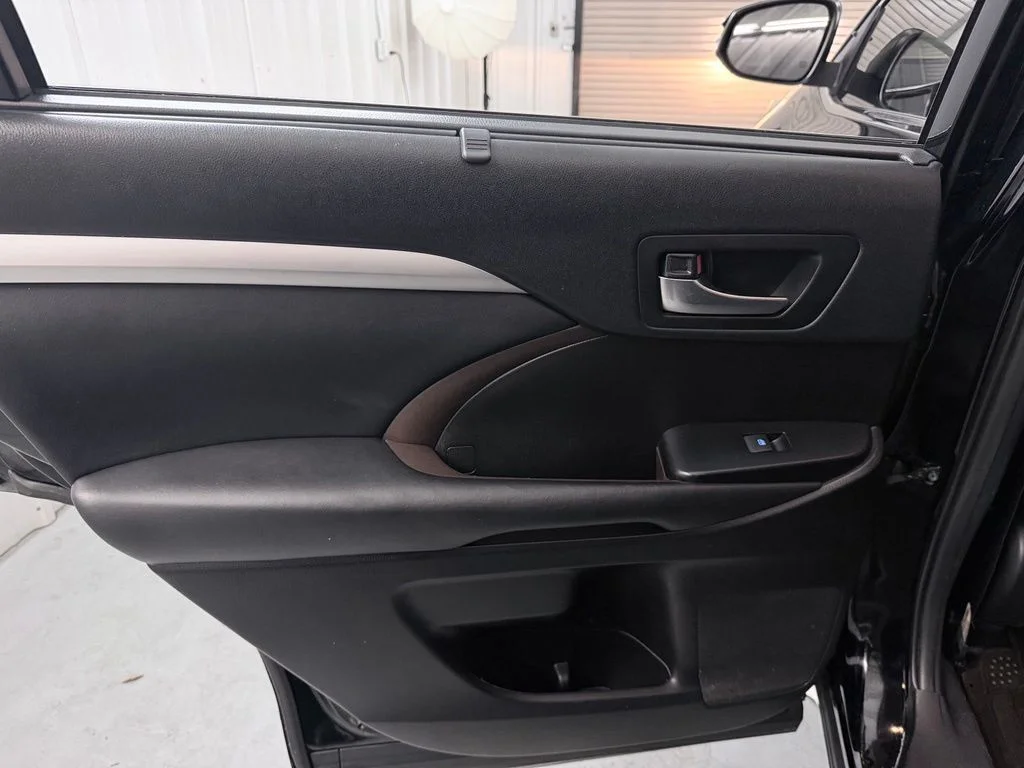 Used 2019 Black Toyota XLE image 29