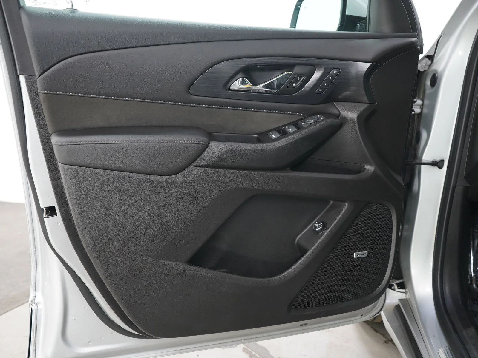 Used 2020 Silver Ice Metallic Chevrolet High Country image 23