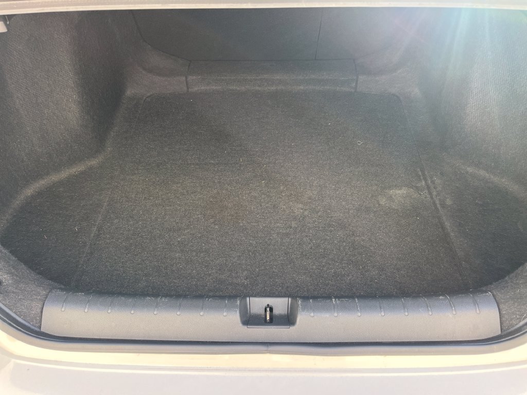 Used 2019 White Honda EX image 11