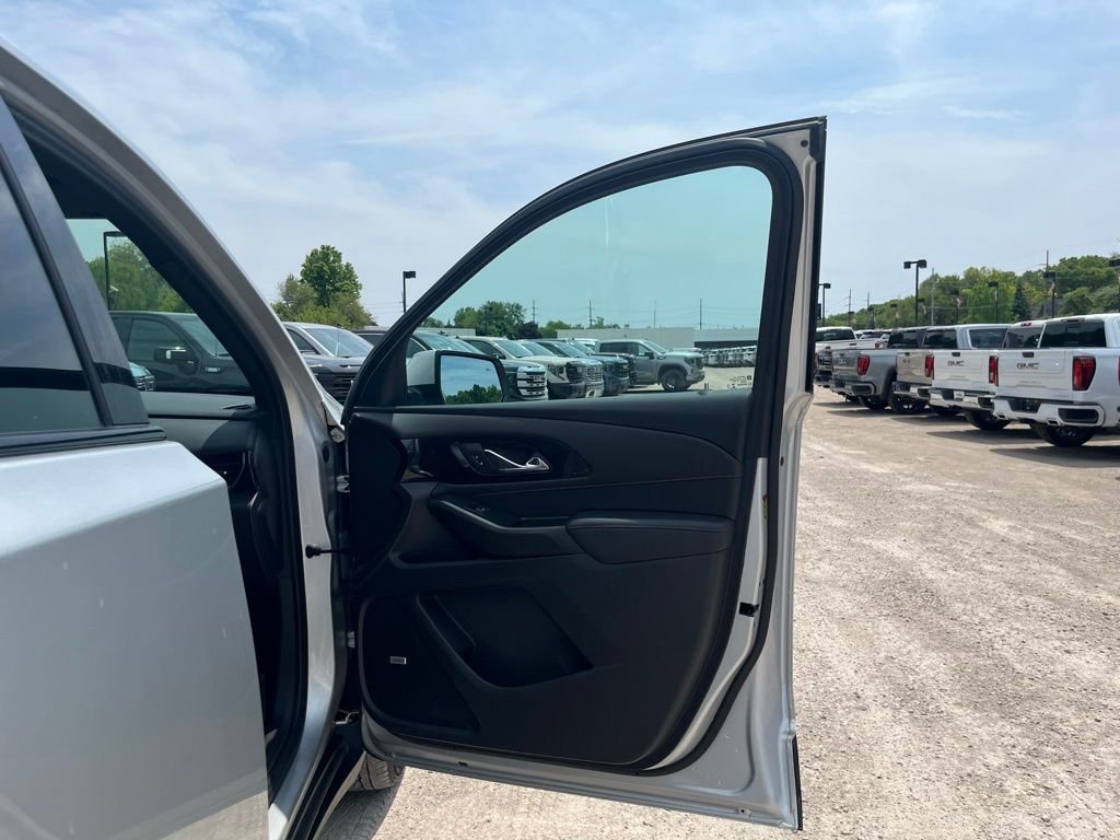 Used 2022 Silver Chevrolet RS image 35