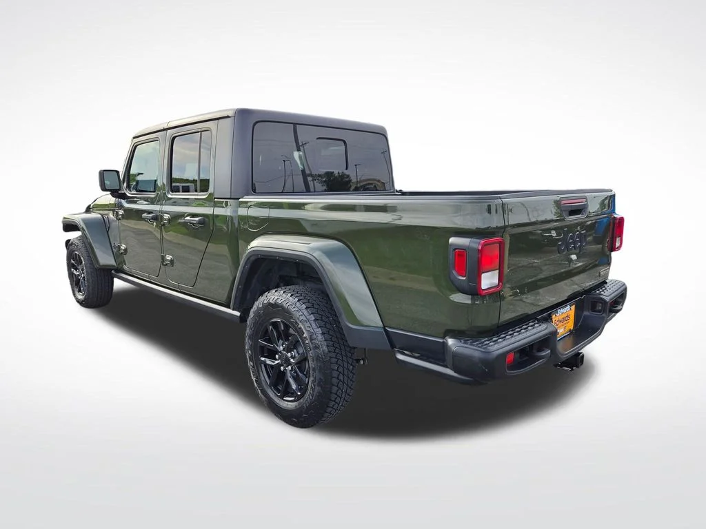 Used 2023 Green Jeep  image 5