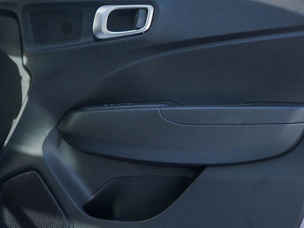 New 2026 Onyx Black Hyundai SEL FWD image 9
