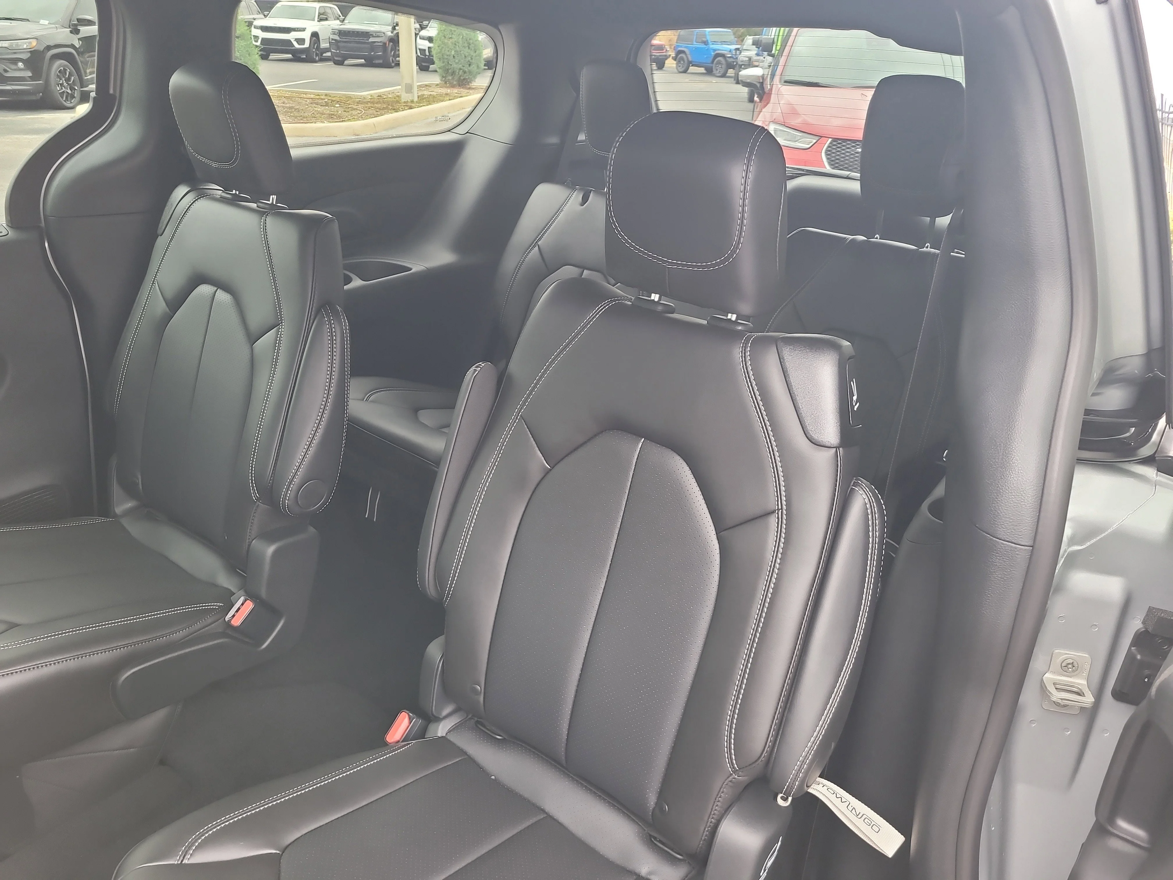 New 2026 Silver Mist Clearcoat Chrysler LX image 11