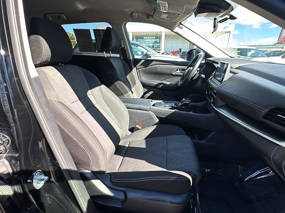 Used 2025 Super Black Nissan SV image 25