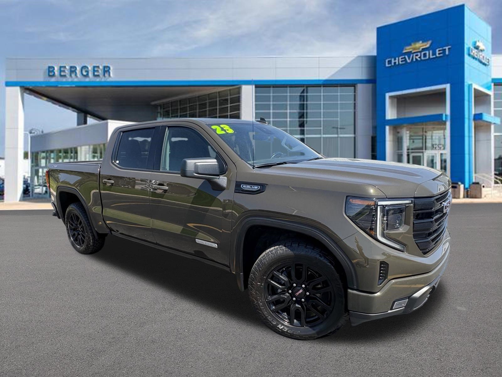 2023 GMC Sierra 4WD Crew Cab Short Box Elevation's photo