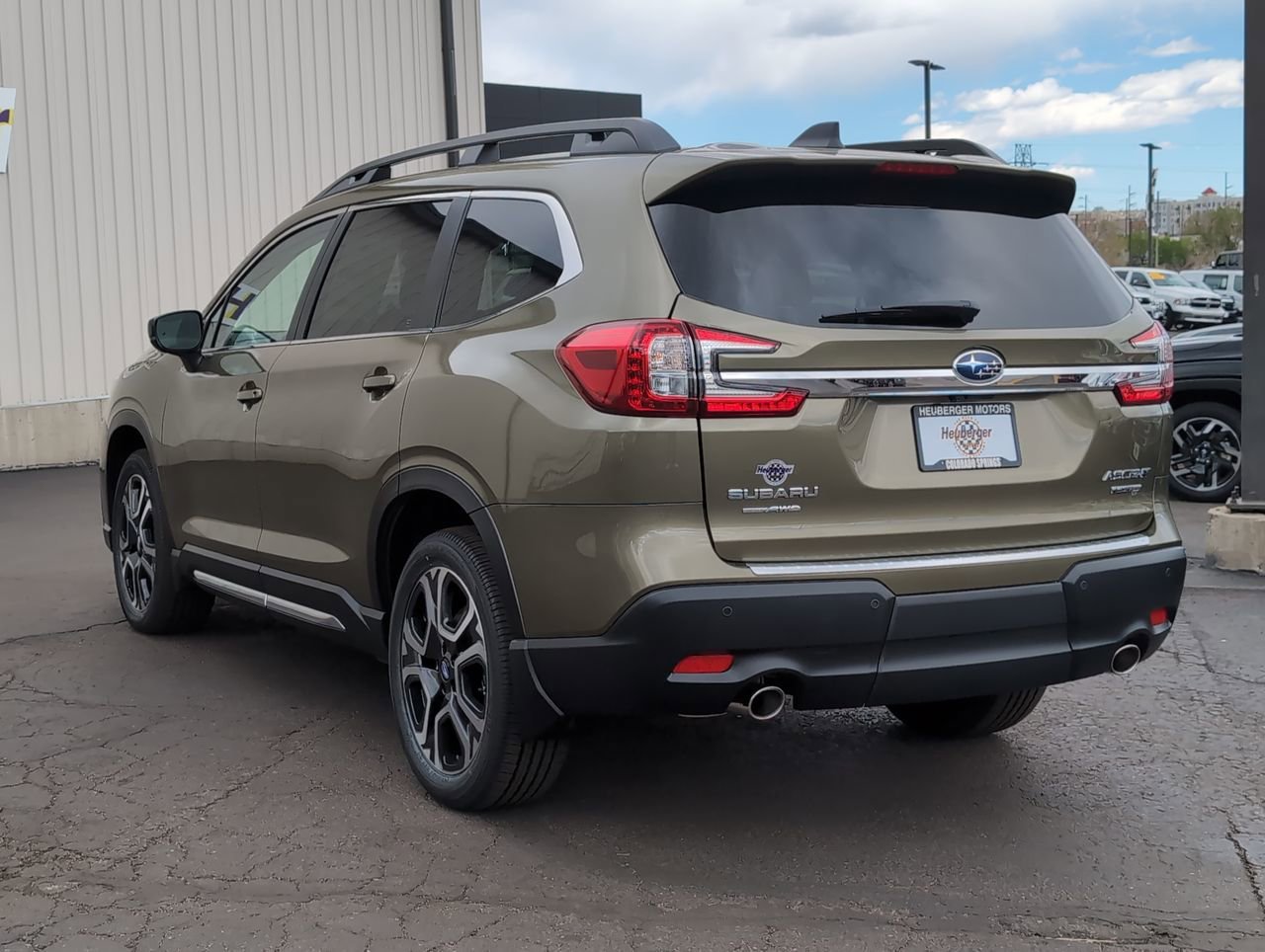 New 2026 AUTUMN GREEN METALLIC Subaru Limited 7-Passenger image 5