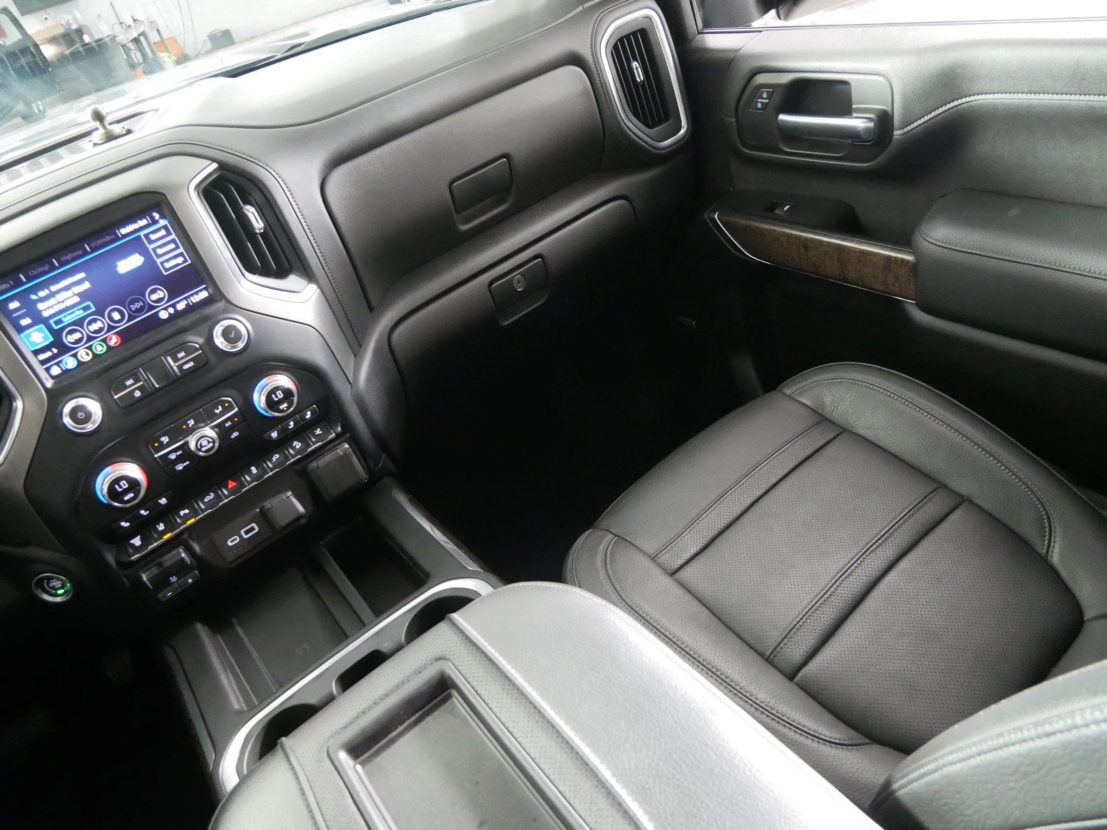 Used 2022 Onyx Black GMC Denali image 11