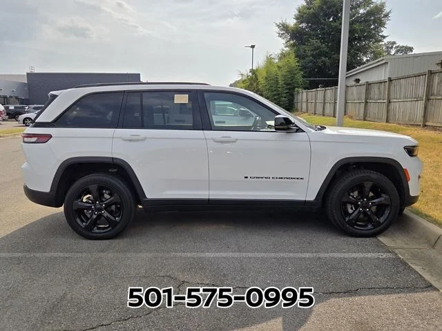 Used 2023 White Jeep Altitude X image 6