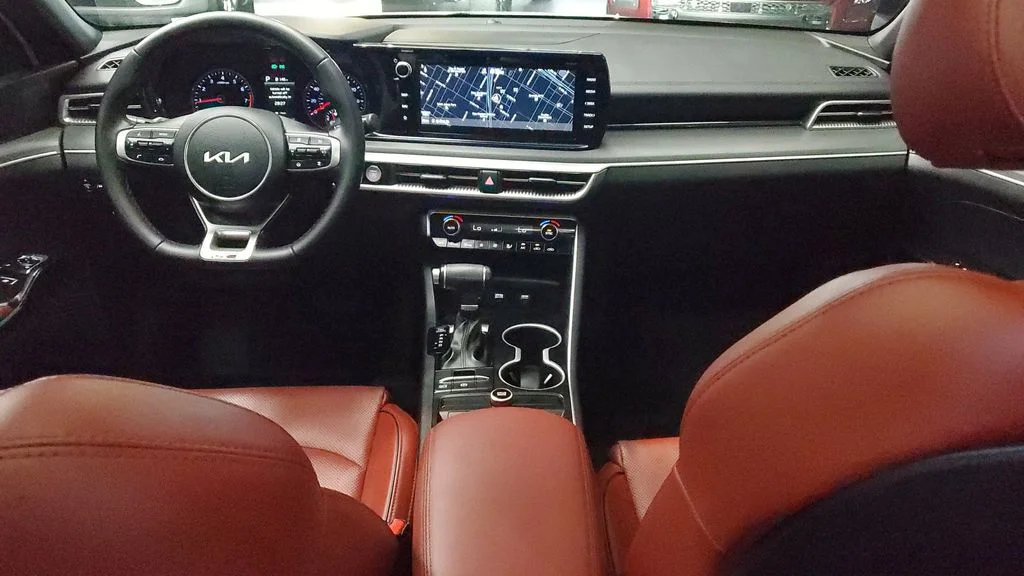 Used 2022 White Kia GT-Line image 11