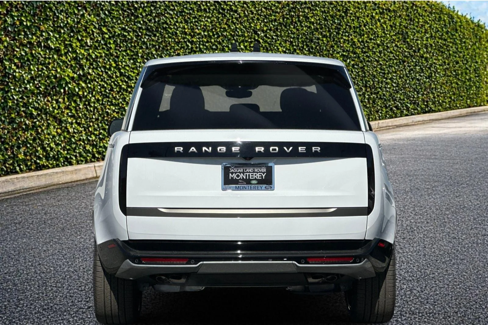 New 2026 Fuji White Land Rover SE image 5