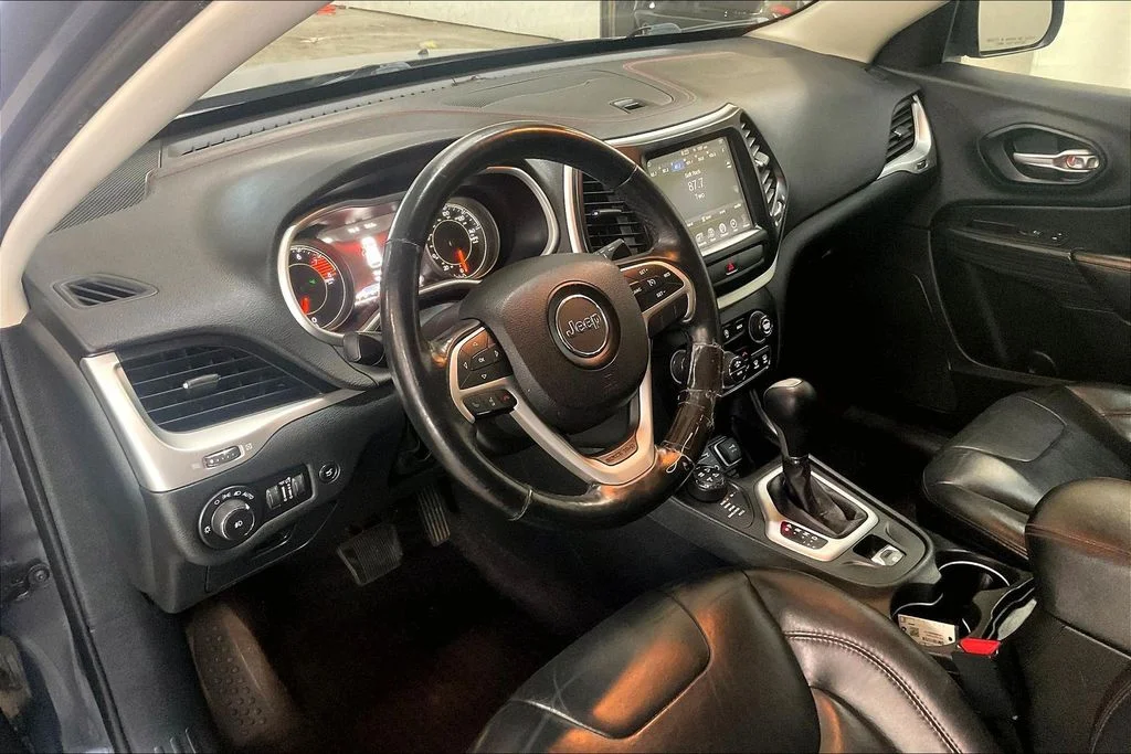 Used 2016 Black Jeep Trailhawk image 14