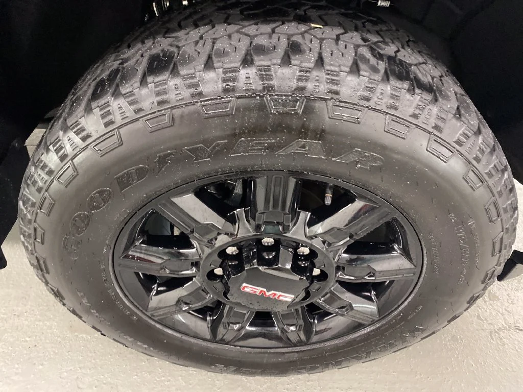 Used 2026 White GMC AT4 image 4