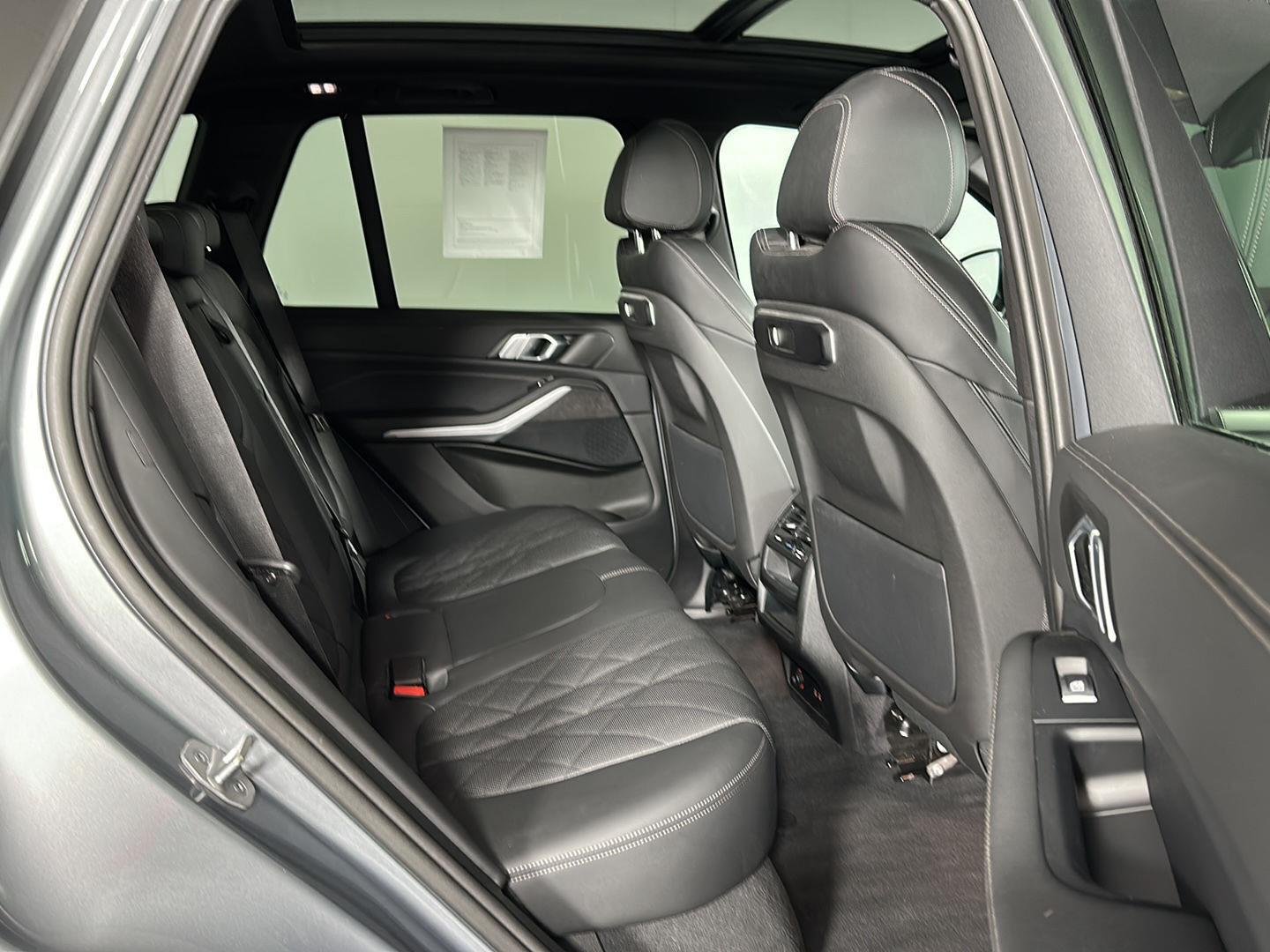 Used 2024 Skyscraper Grey Metallic BMW xDrive40i image 31