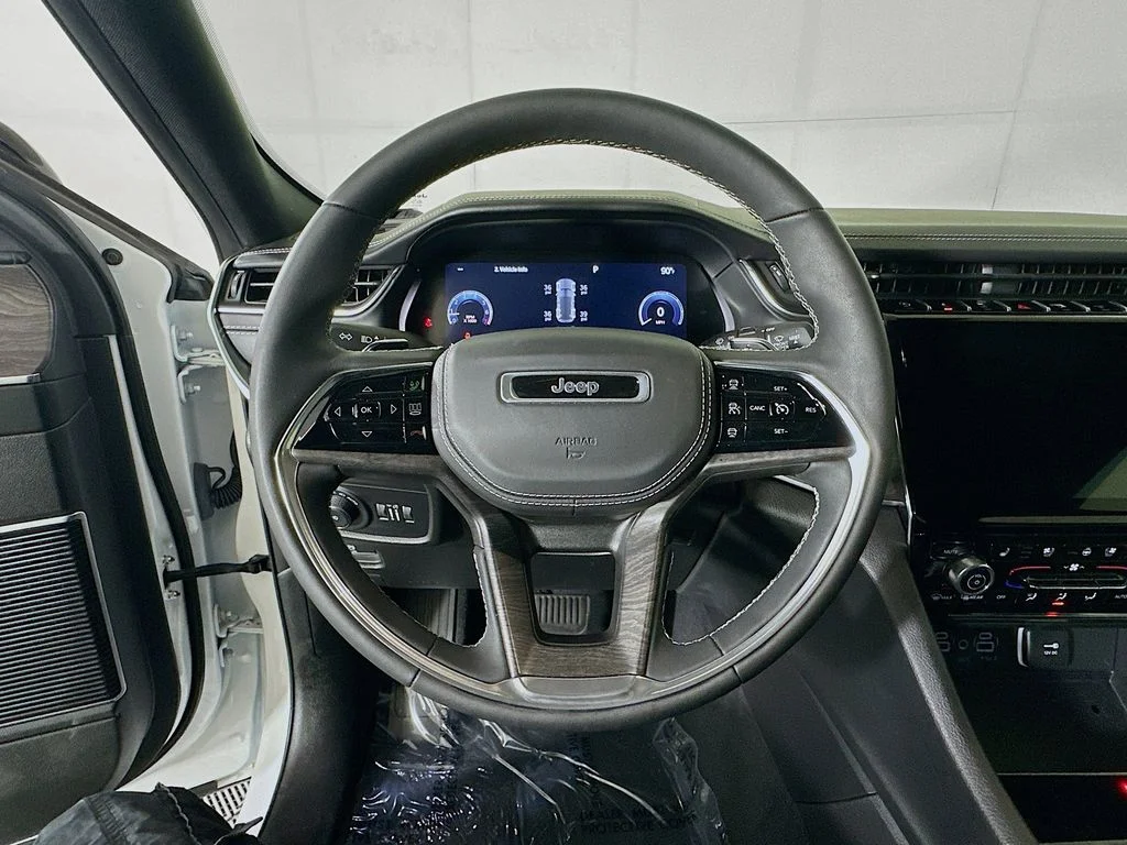Used 2023 White Jeep Overland image 14