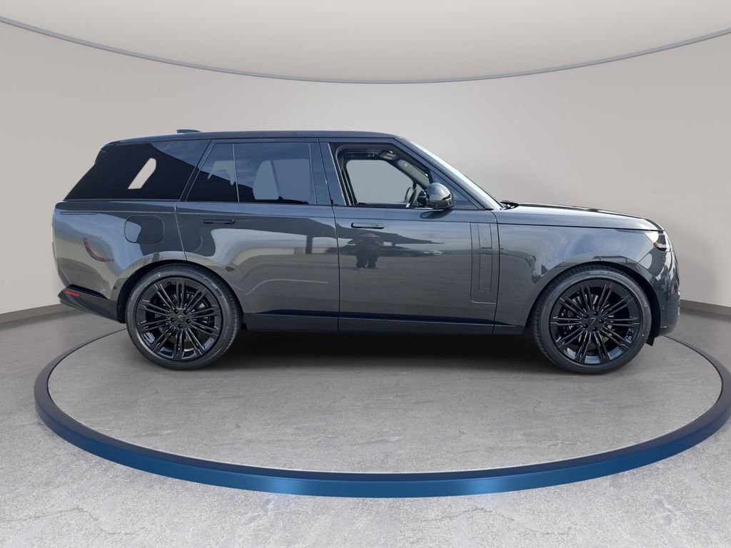 New 2026 Carpathian Grey Land Rover SE image 4