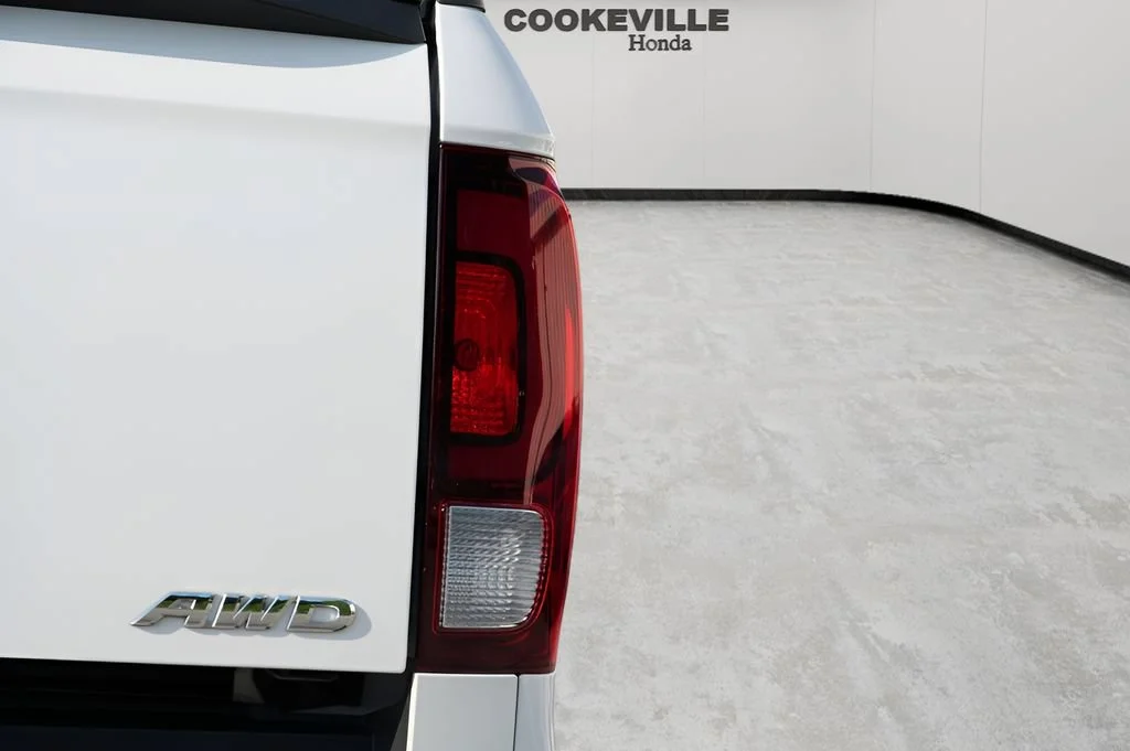 Certified Used 2023 Platinum White Pearl Honda RTL-E image 36
