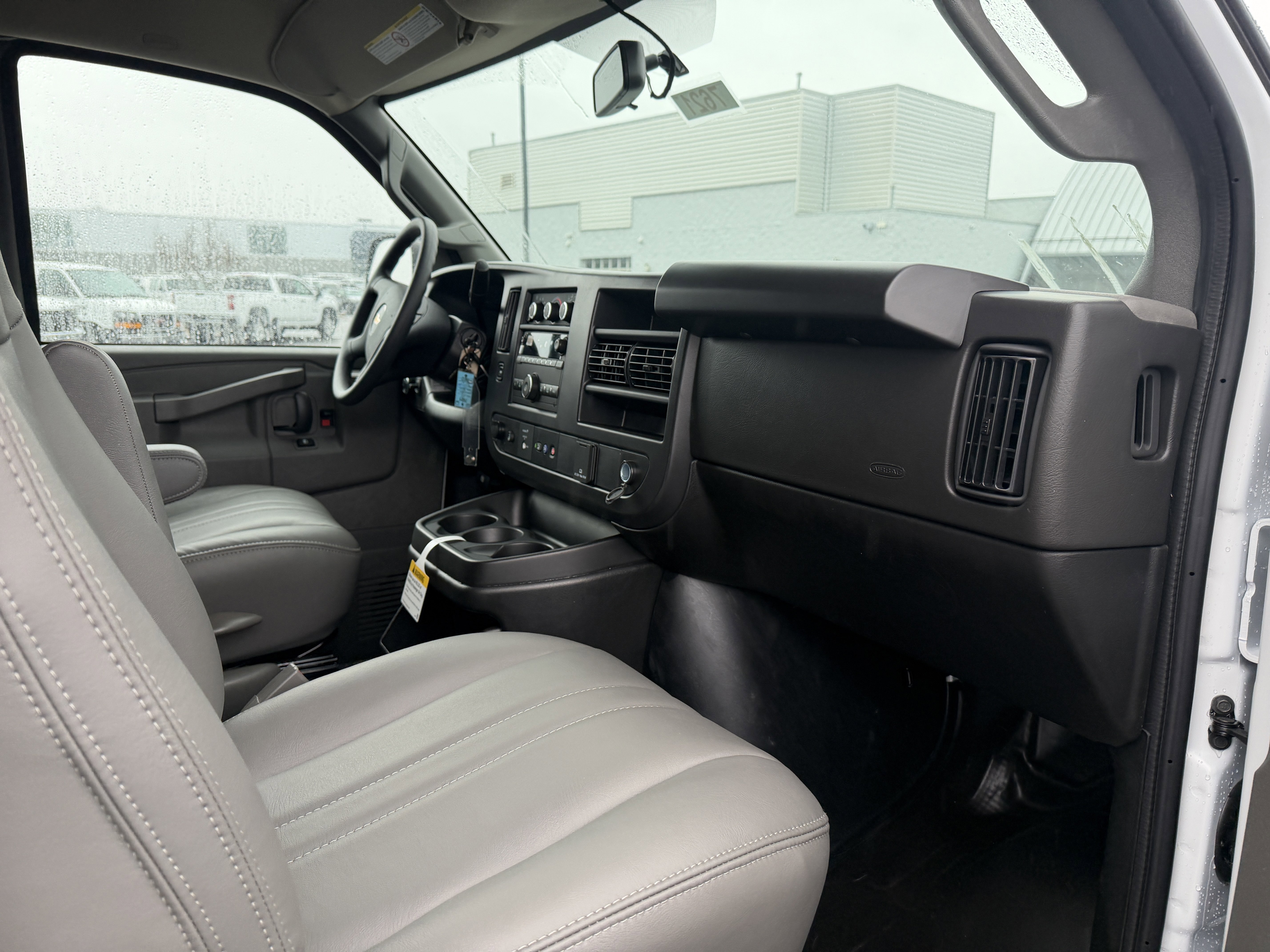 New 2025 Summit White Chevrolet 1LS image 21