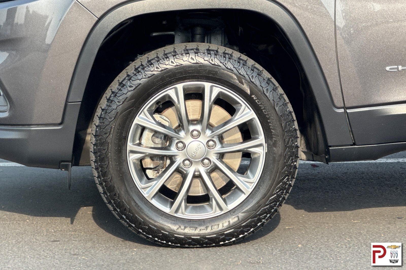 Used 2019 Gray Jeep Latitude Plus image 32