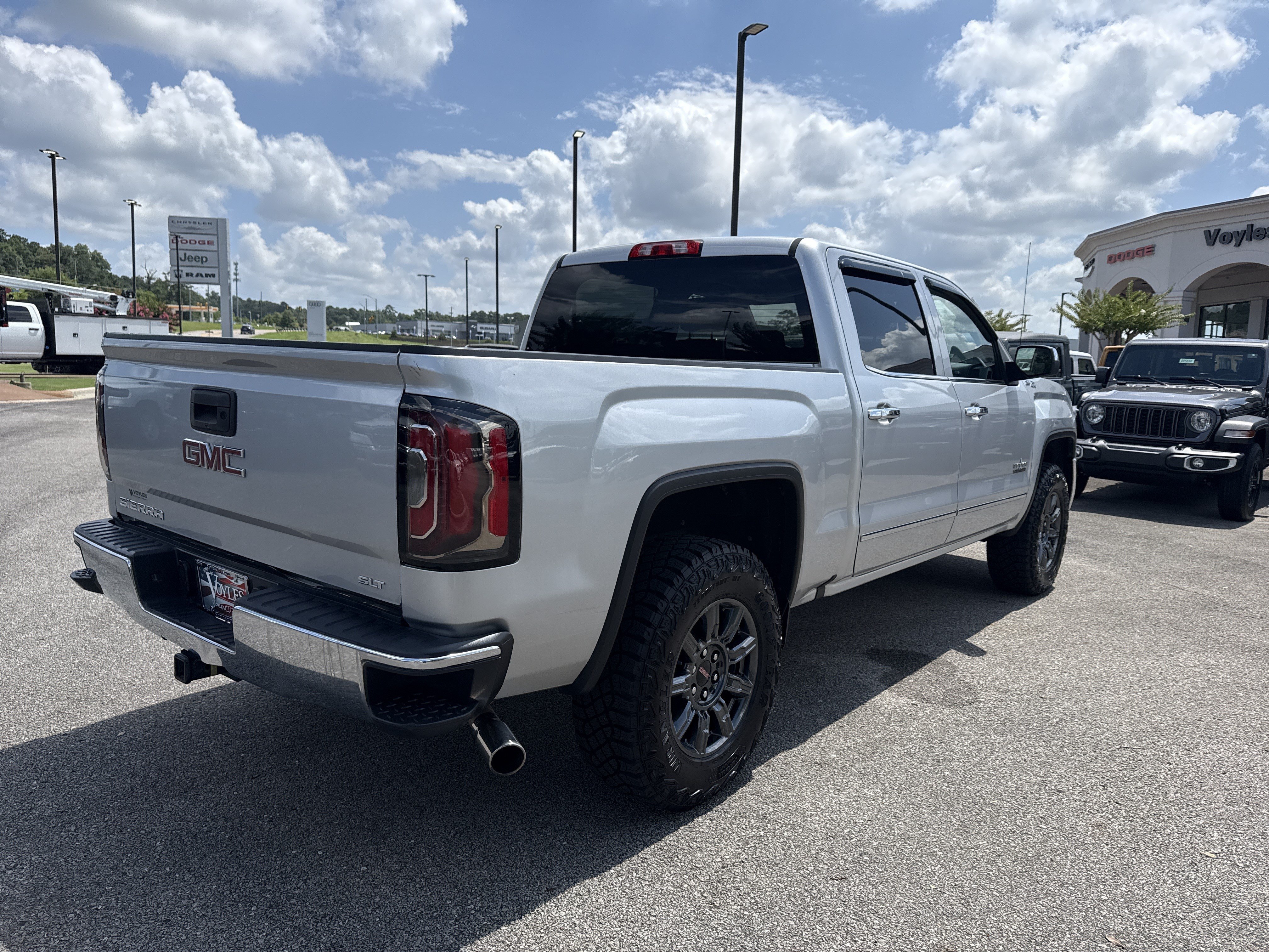 Used 2018 Quicksilver Metallic GMC SLT image 7