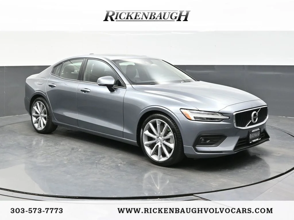 2021 Volvo S60 T6 Momentum AWD's photo
