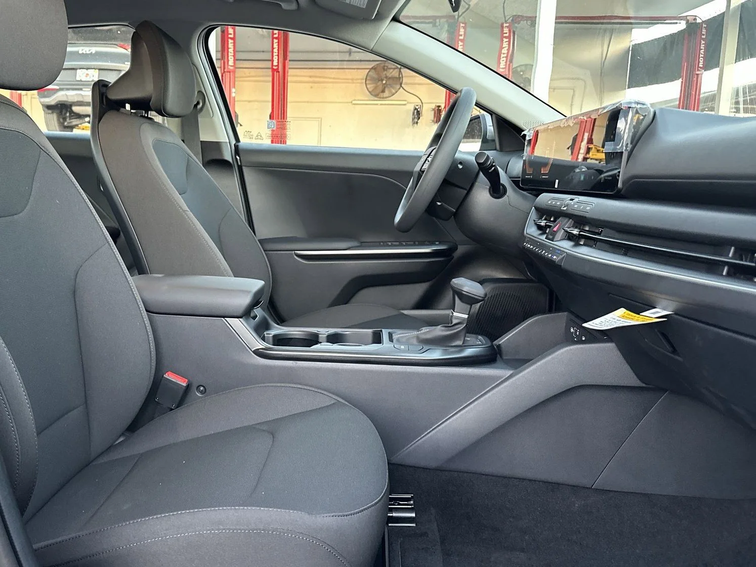 New 2026 Snow White Pearl Kia LXS image 23