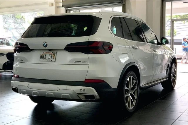 Used 2024 Mineral White Metallic BMW sDrive40i image 6