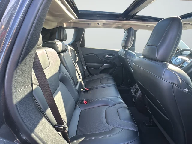 Used 2022 Gray Jeep Limited image 25