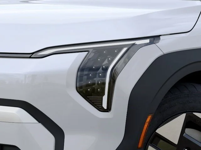 New 2027 Snow White Pearl Kia Wind image 10