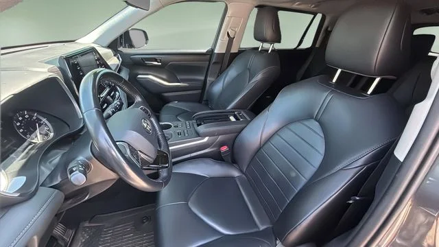 Used 2020 Gray Toyota XLE image 18