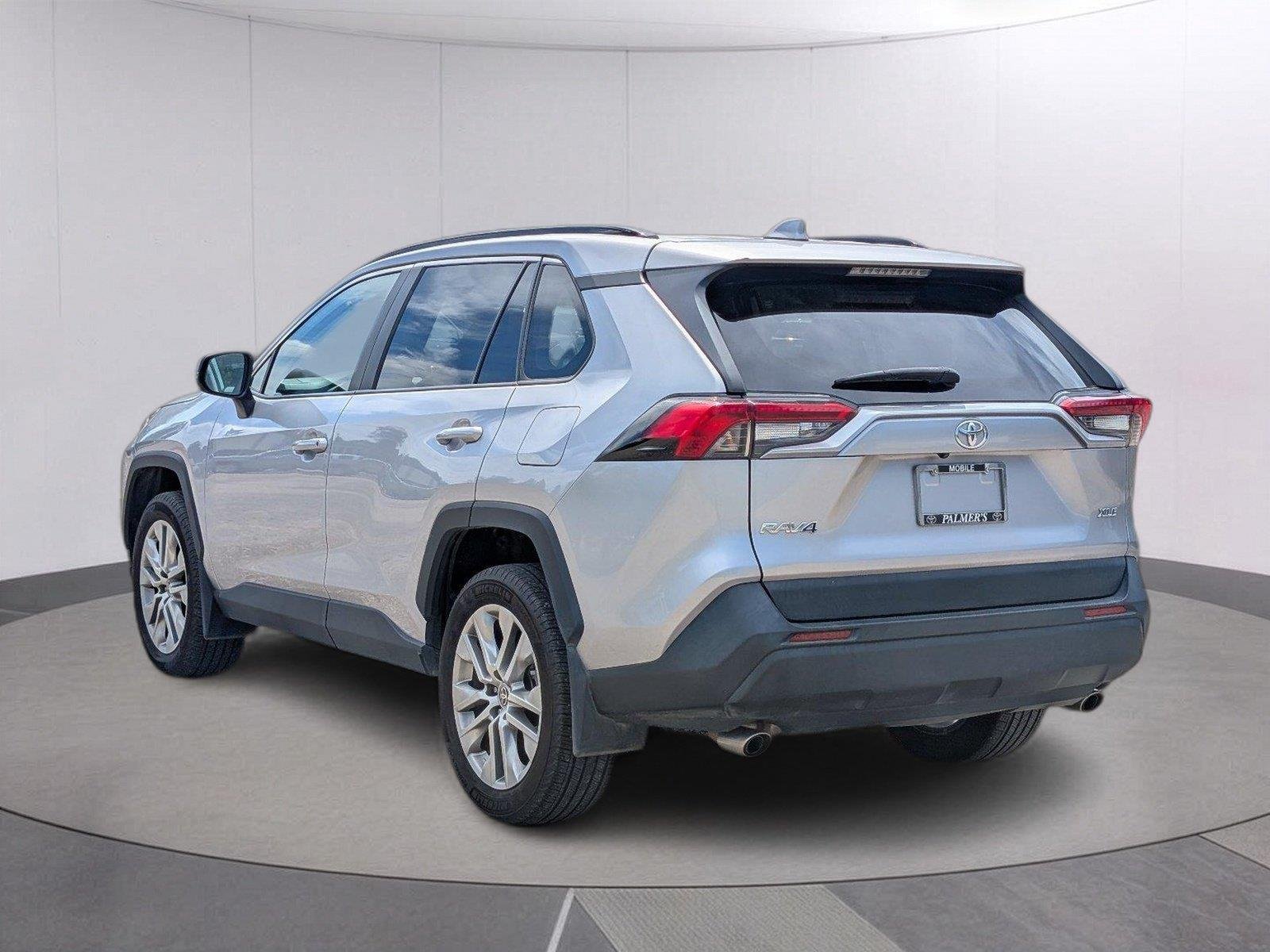 Used 2024 Silver Sky Metallic Toyota XLE Premium image 3