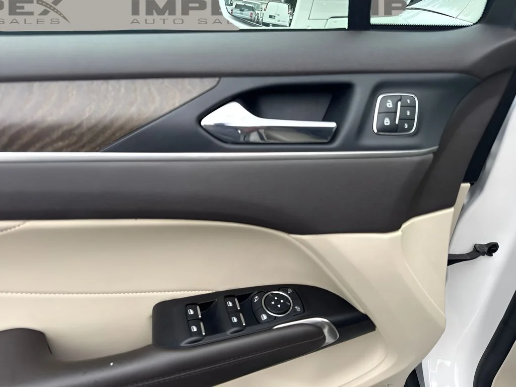 Used 2019 White Lincoln Reserve image 17