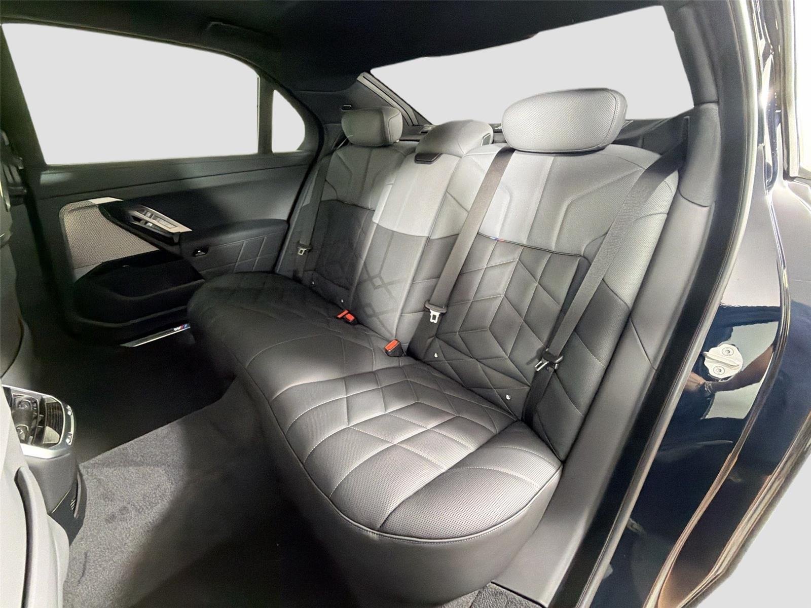 New 2026 Carbon Black Metallic BMW 750e xDrive image 22