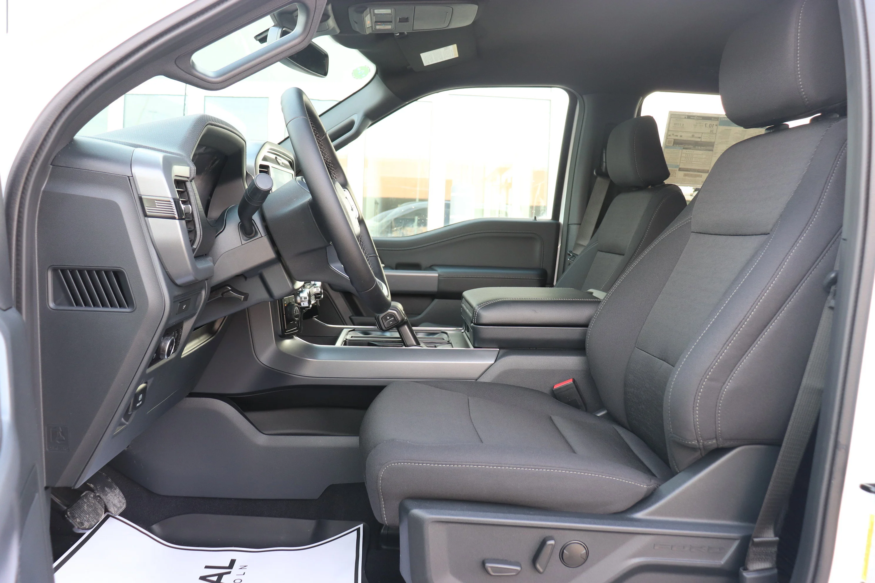 New 2026 OXFORD WHITE Ford XLT image 6