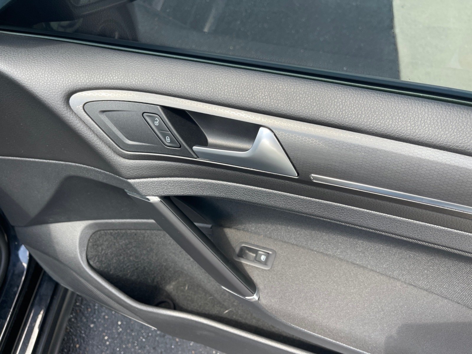 Used 2021 Deep Black Pearl Volkswagen S image 19