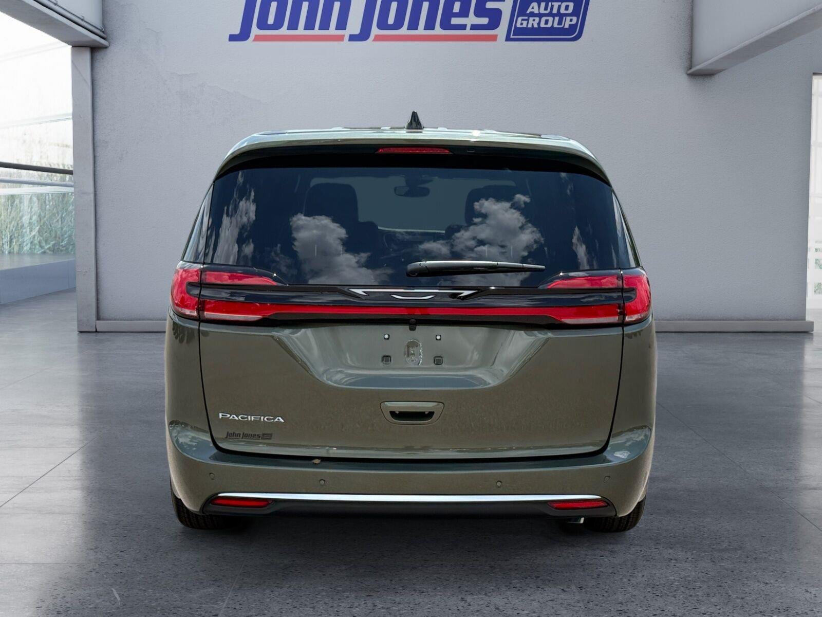 New 2027 Olive Green Pearl-Coat Exterior Paint Chrysler Select image 16