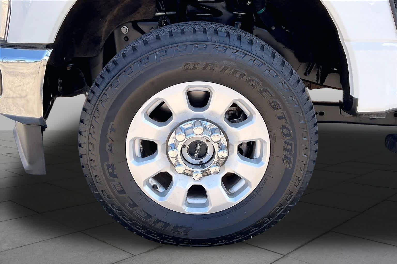Used 2024 Oxford White Ford XLT image 10