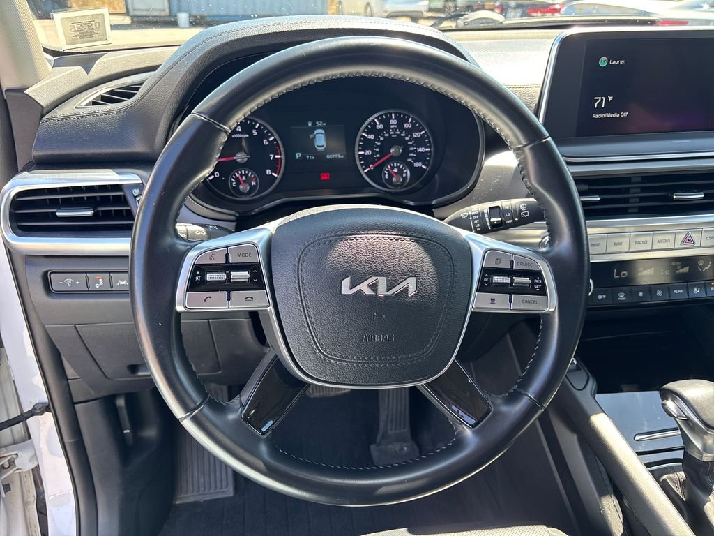 Used 2022 White Kia S image 26