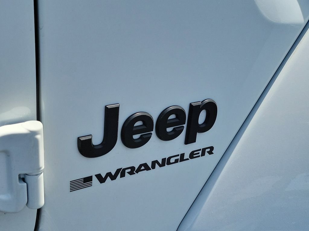 New 2026 Bright White Clear-Coat Exterior Paint Jeep Sahara image 6