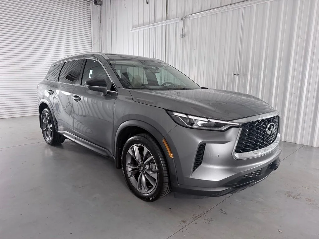 Used 2024 Gray INFINITI LUXE image 4