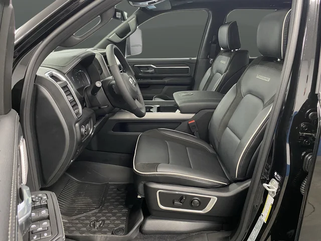New 2026 Diamond Black Crystal Pearl-Coat Exterior Paint RAM Laramie image 4