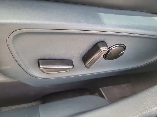 Used 2024  Ford Lariat image 19