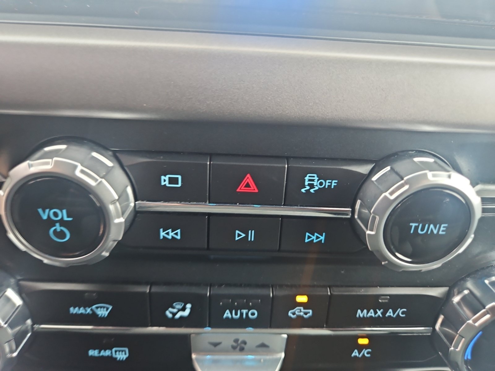 Used 2025 Black Metallic Ford XLT image 15