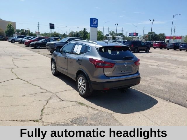 Used 2021 Gun Metallic Nissan SV image 7