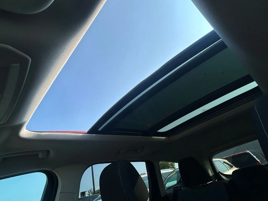 Used 2015 Ruby Red Metallic Ford SE image 18