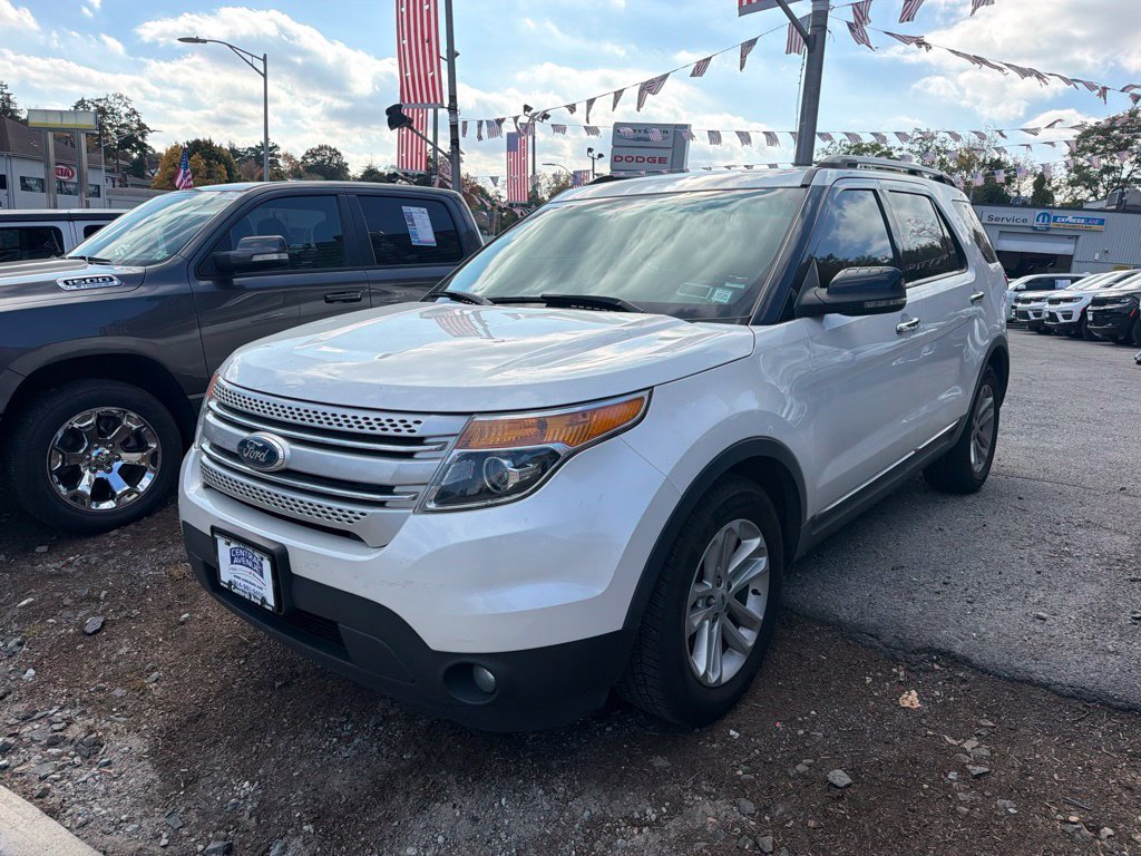 Used 2012 White Ford XLT image 1