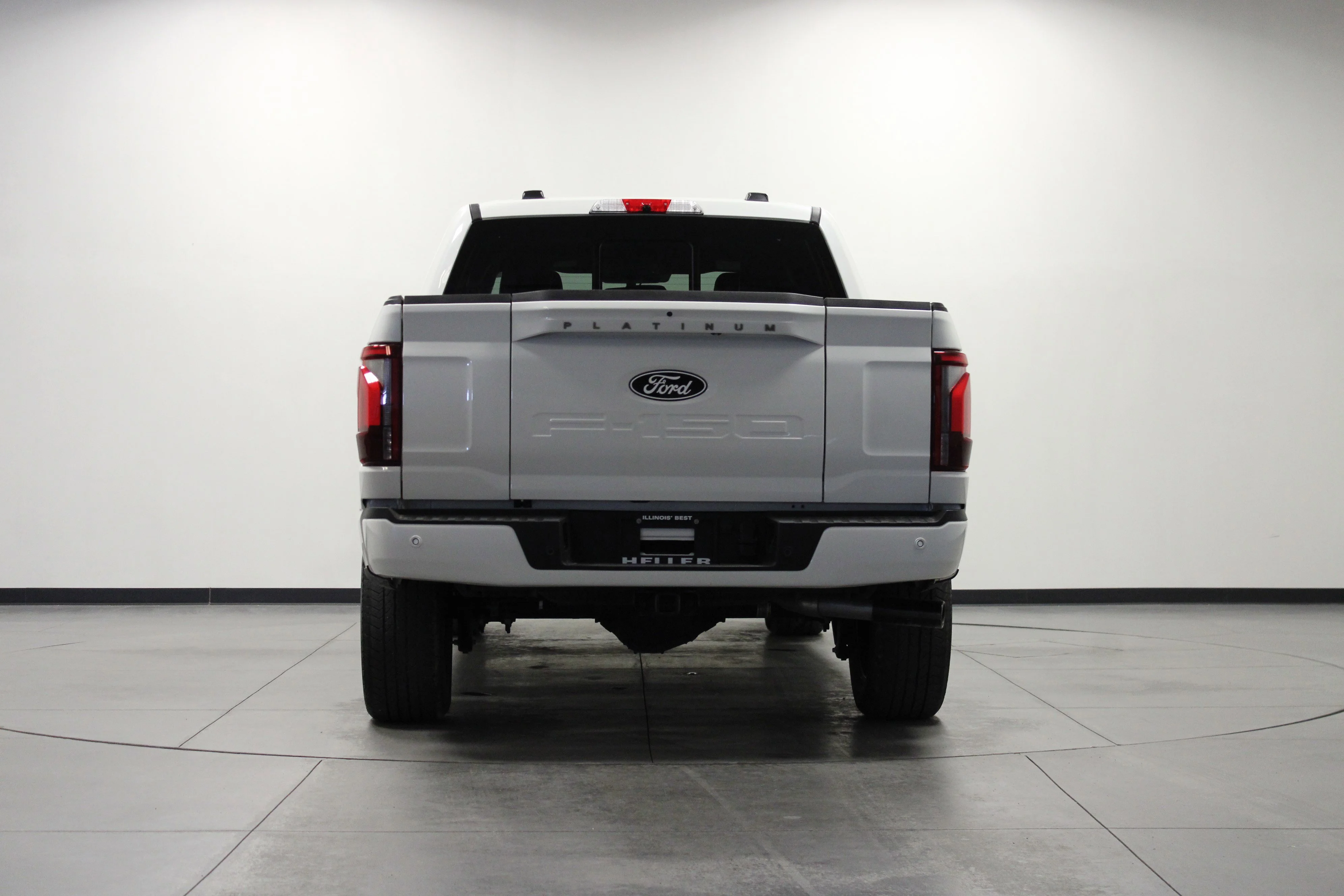 Used 2025 Star White Metallic Tri-Coat Ford Platinum image 5