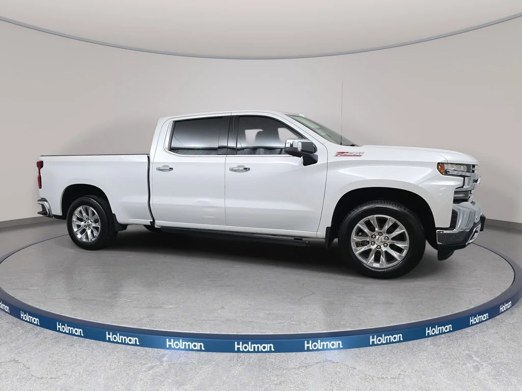 Used 2020 Iridescent Pearl Tricoat Chevrolet LTZ image 4