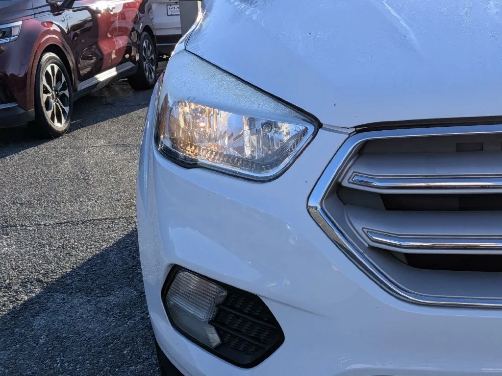 Used 2018 Oxford White Ford SE image 9