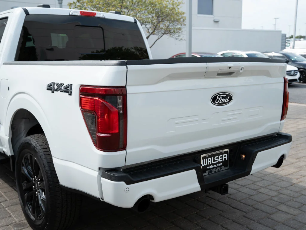 Used 2024 Oxford White Ford XLT image 17